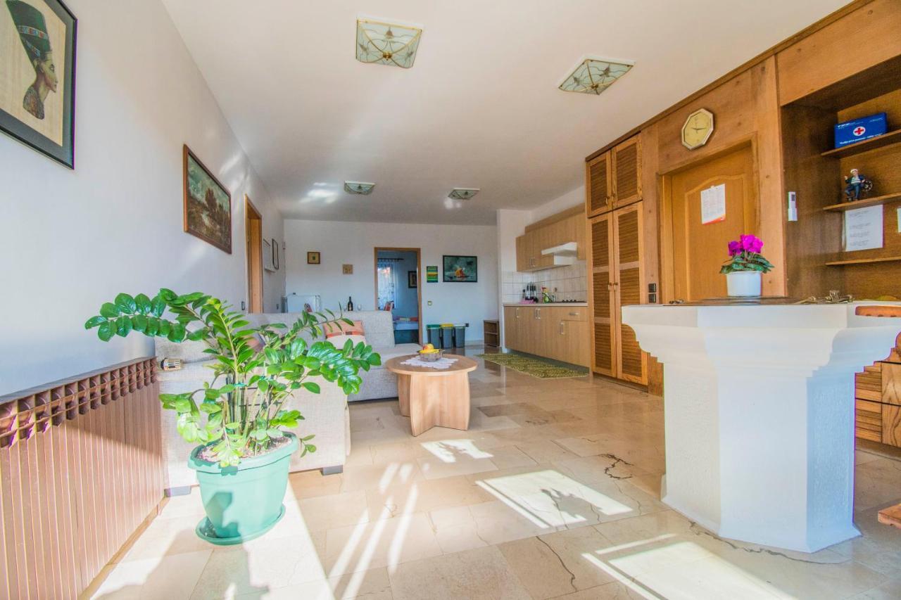 Apartments Grand & Plav In Krk كرك المظهر الخارجي الصورة