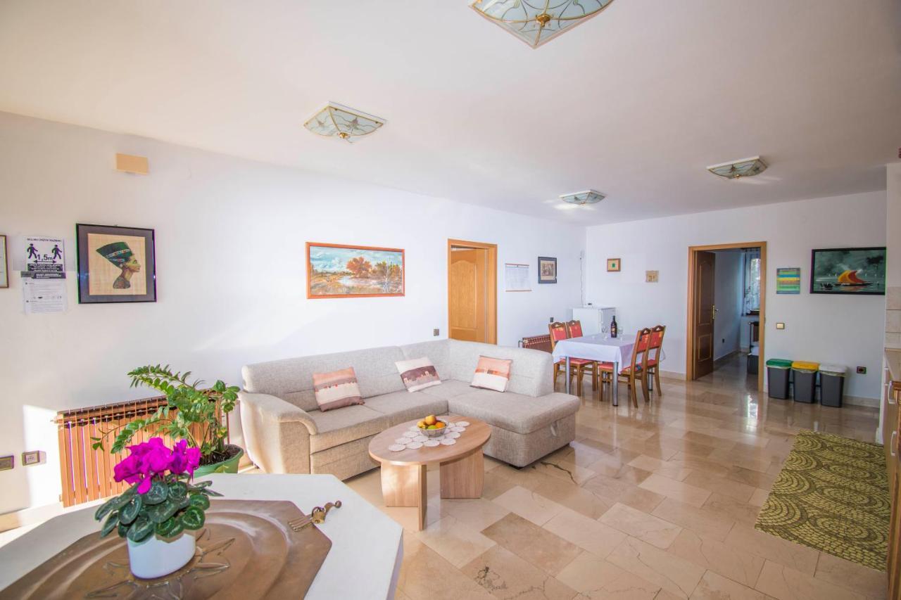 Apartments Grand & Plav In Krk كرك المظهر الخارجي الصورة