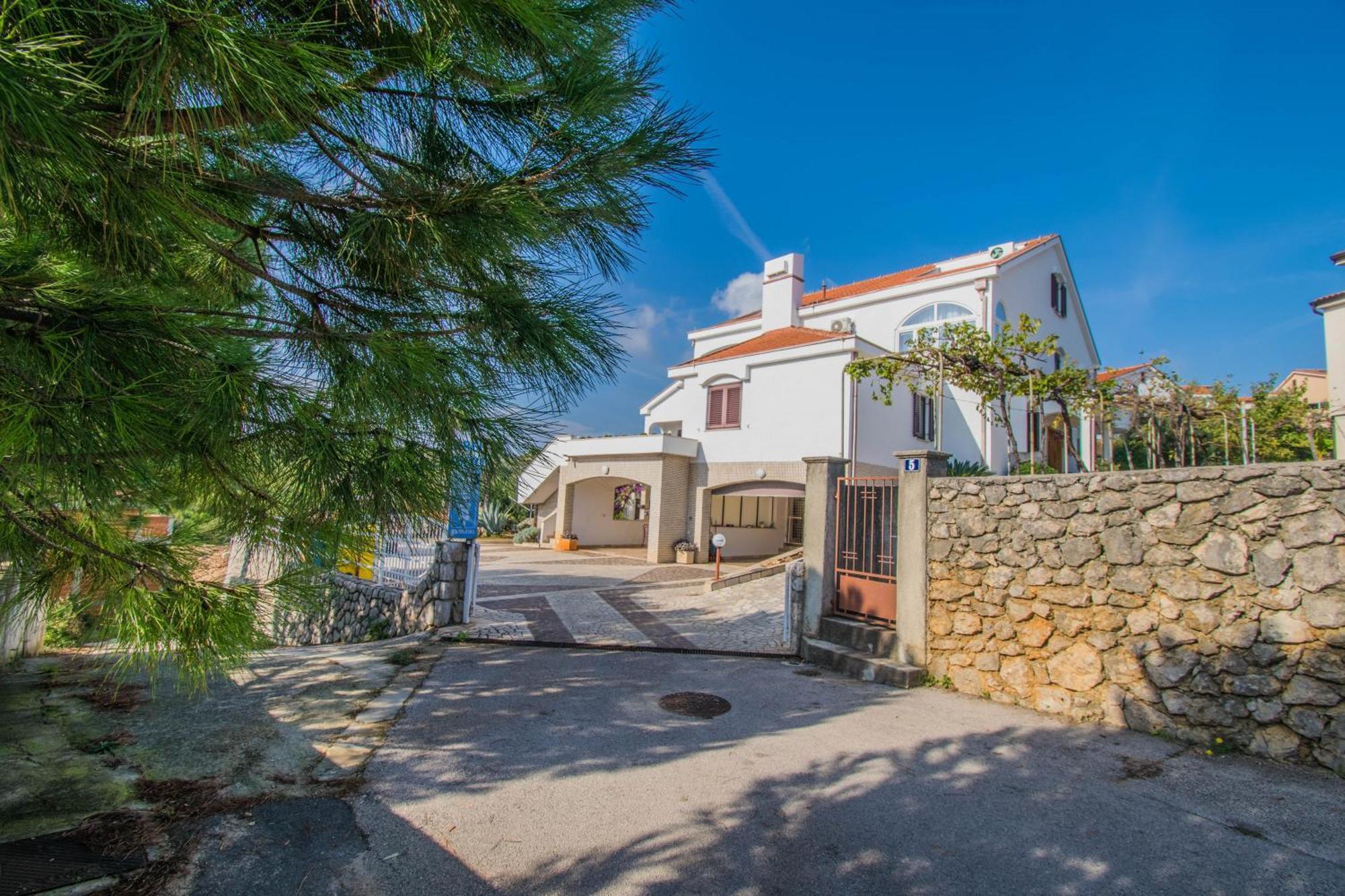 Apartments Grand & Plav In Krk كرك المظهر الخارجي الصورة